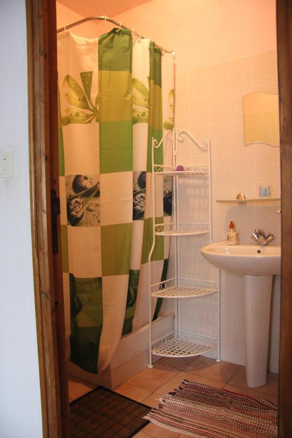 Chambre D'Hote "Chez Antoinette Et Charles" Santo-Pietro-di-Venaco Ruang foto