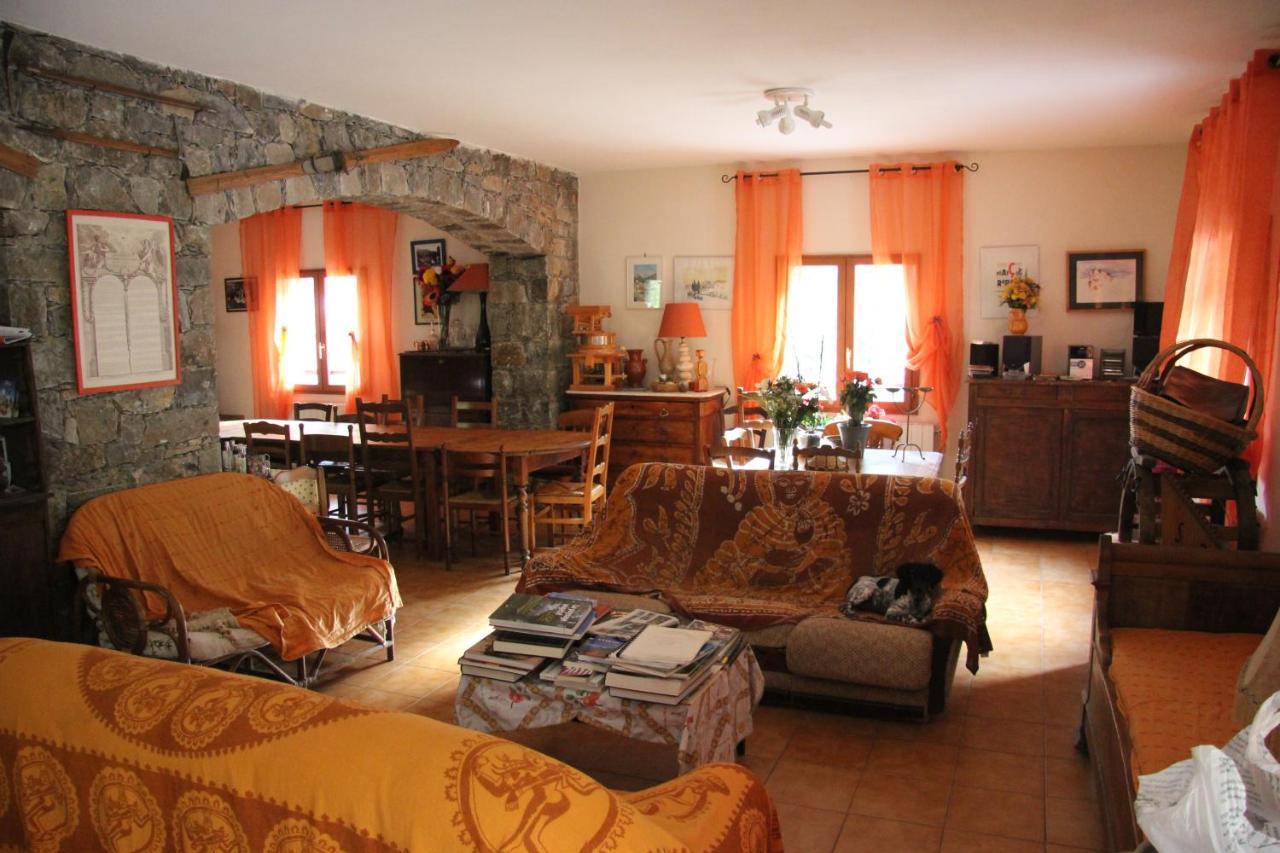Chambre D'Hote "Chez Antoinette Et Charles" Santo-Pietro-di-Venaco Bagian luar foto